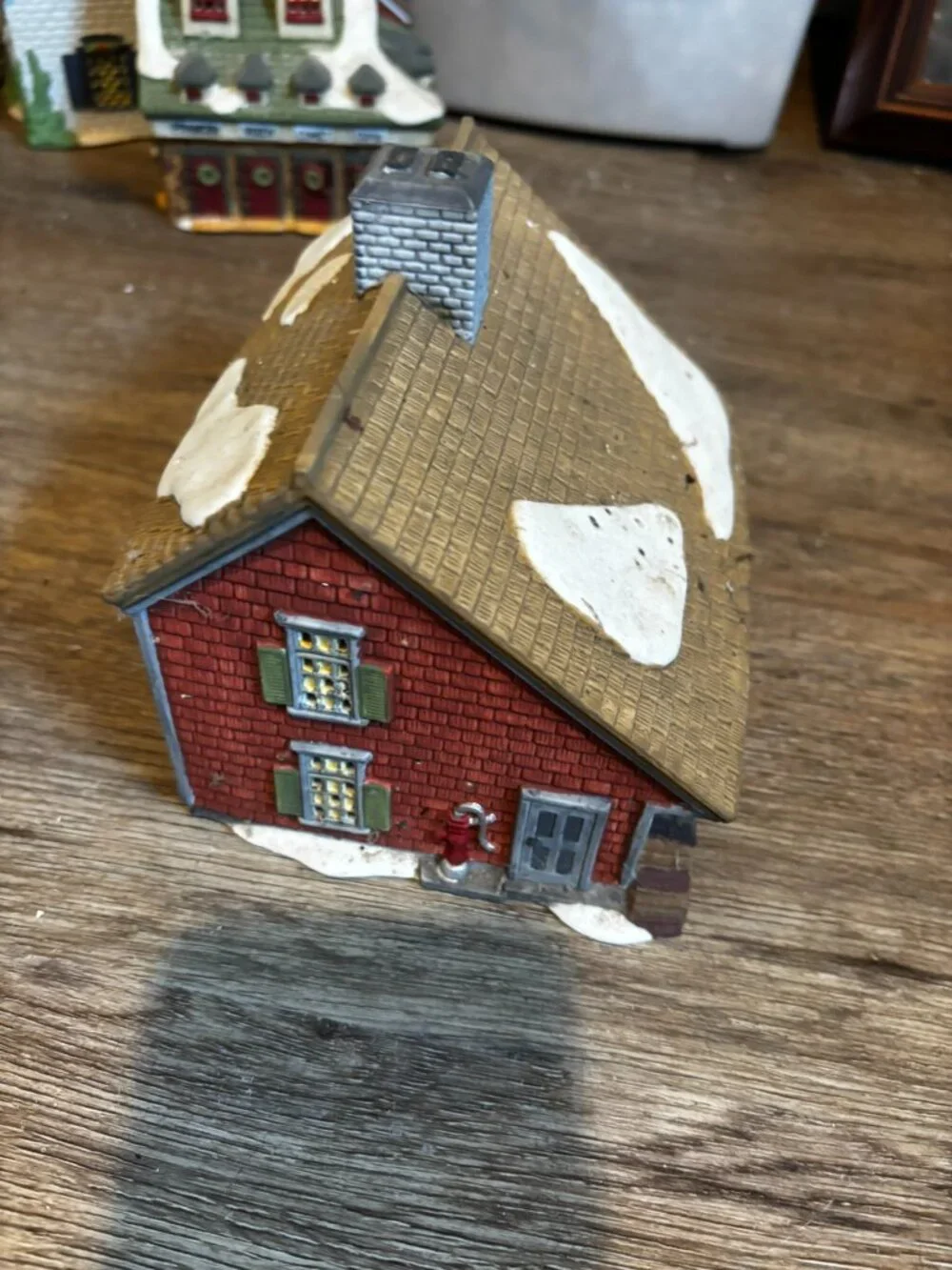 Department 56 Christmas village light up building Shingle Creek House